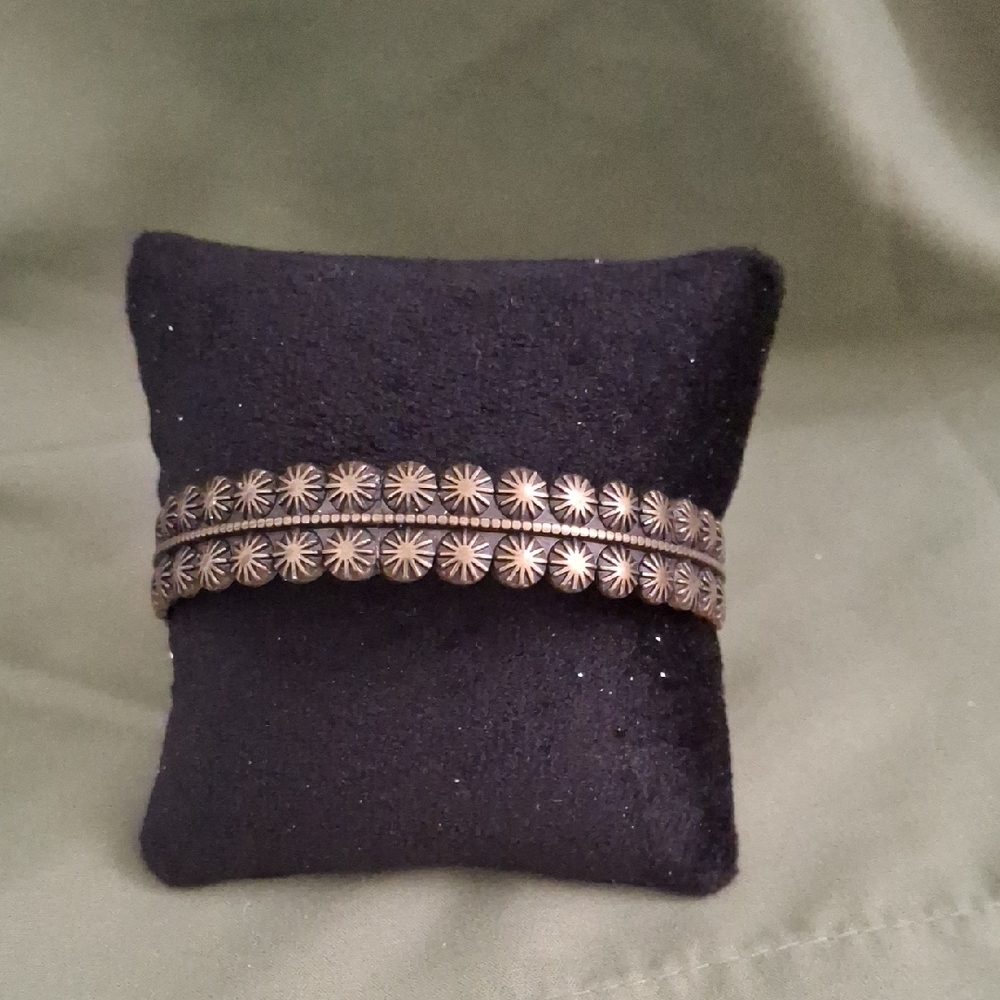 Elegant Bronze Floral Bracelet